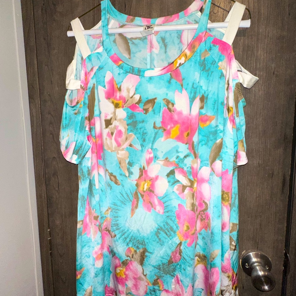 NWOT Sew In Love 2X Floral Top